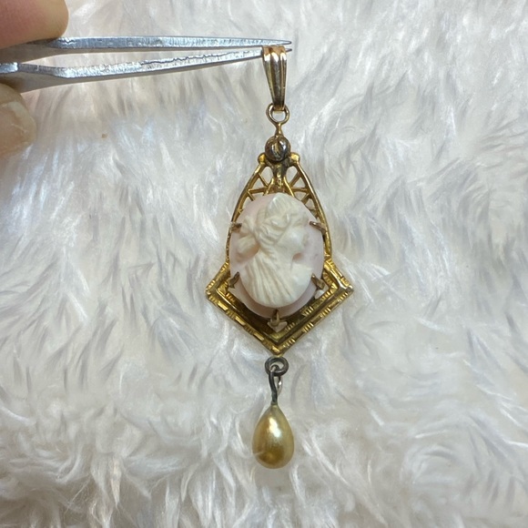 Jewelry - Antique Lavaliere Cameo Pendant Necklace Either shell/coral hand carved w/Pearl